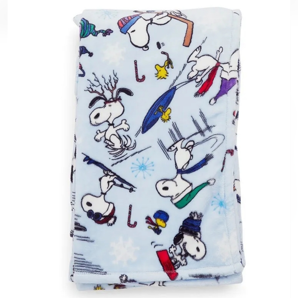 NWT Vera Bradley Peanuts Ski Jump Snowflake Snow Snoopy Woodstock Plush Throw
